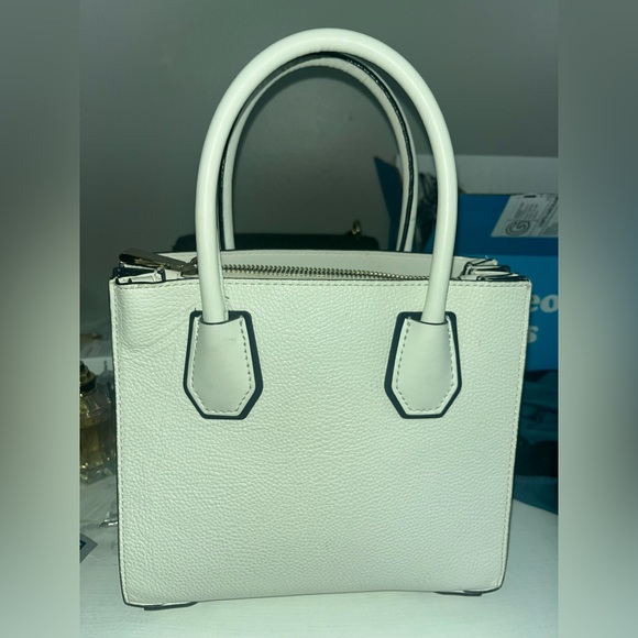 small/medium sized black/white michael kors purse - Picture 5 of 6